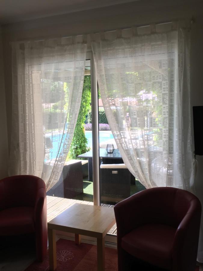 La Chambre Des Amis Parthenay Exterior foto